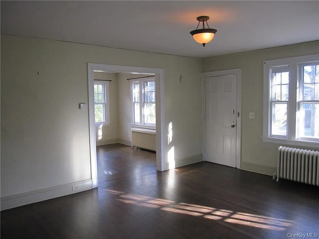 3 bed, 1.0 bath, 1472 sqft, $5,999 — Photo 4