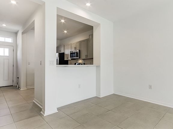 5th image of 341 Annies Pl