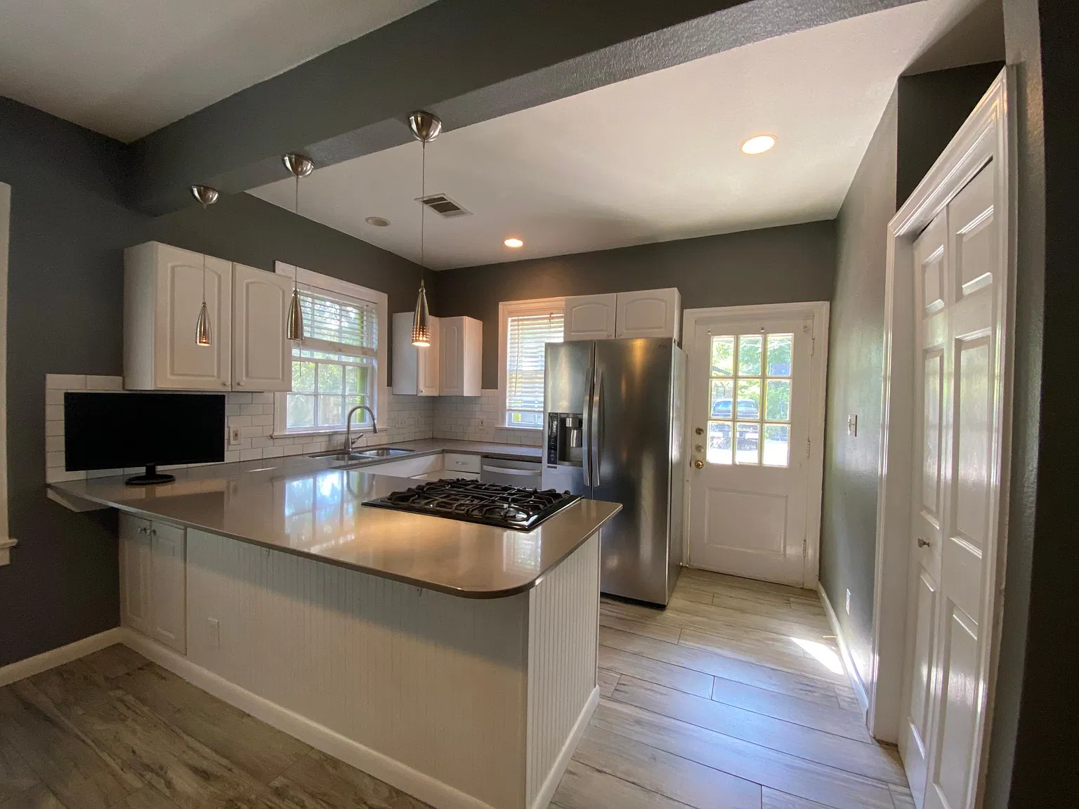 5 bed, 1789 sqft, $5,980 — Photo 2