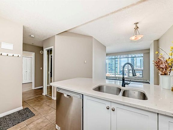 4th image of 1053 W 10th St SW #707