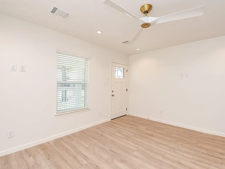 2509 Terry St #B — Photo 9