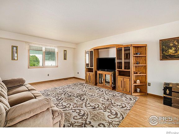 5th image of 17 Douglas Dr N