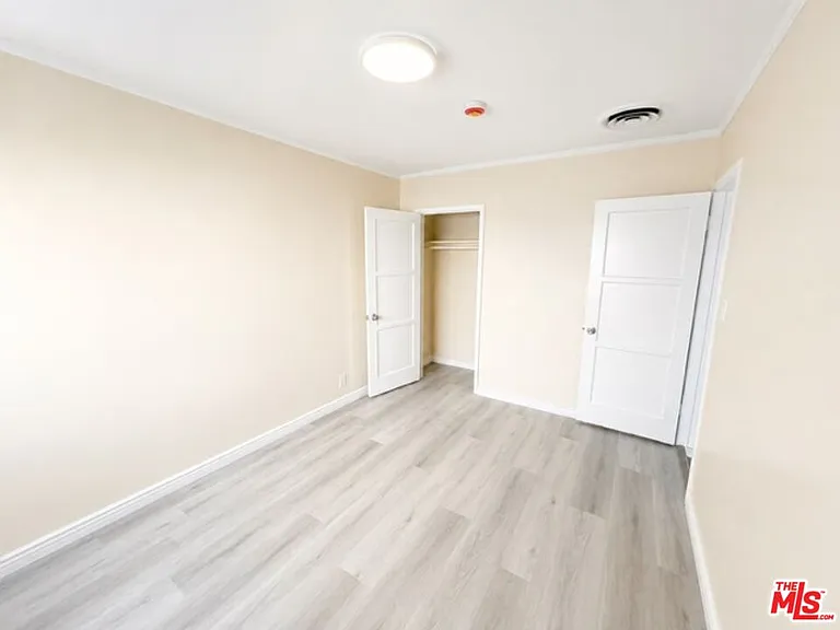 13450 Burbank Blvd — Photo 6