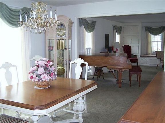 5th image of 2238 Saines Manor Dr