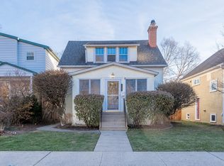 2147 Hartrey Ave, Evanston, IL 60201