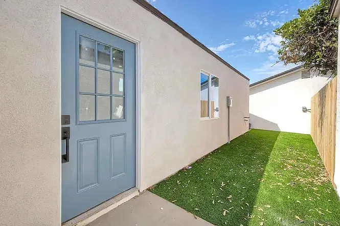 1059 Emory St #2 — Photo 3