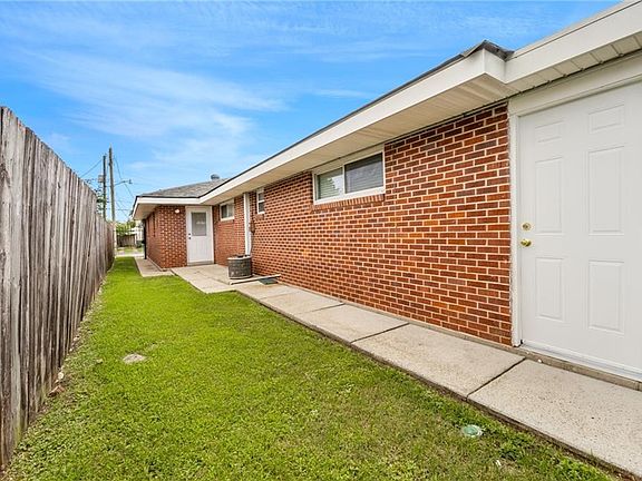 2nd image of 3100 Daquin St
