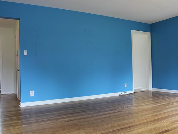 4th image of 3128 Horton Ave