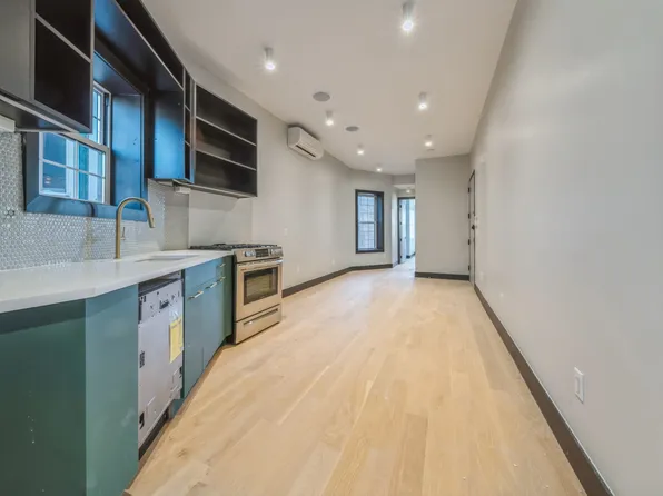 41 Van Wagenen Avenue image 13 of 26