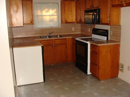 4th image of 305 Cedar St