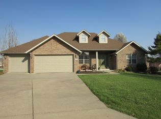 2512 N Ozark Cir, Ozark, MO 65721