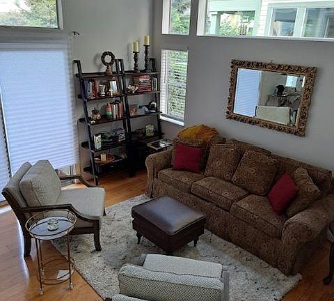 3rd image of 125 Claremont Ter