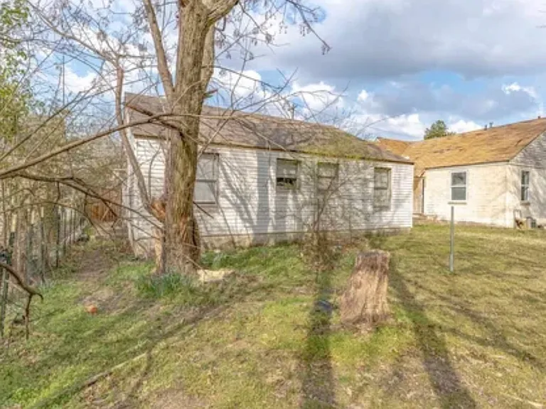 1606 Sycamore St — Photo 12