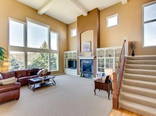 574 Lakeridge Dr, Shoreview, MN 55126