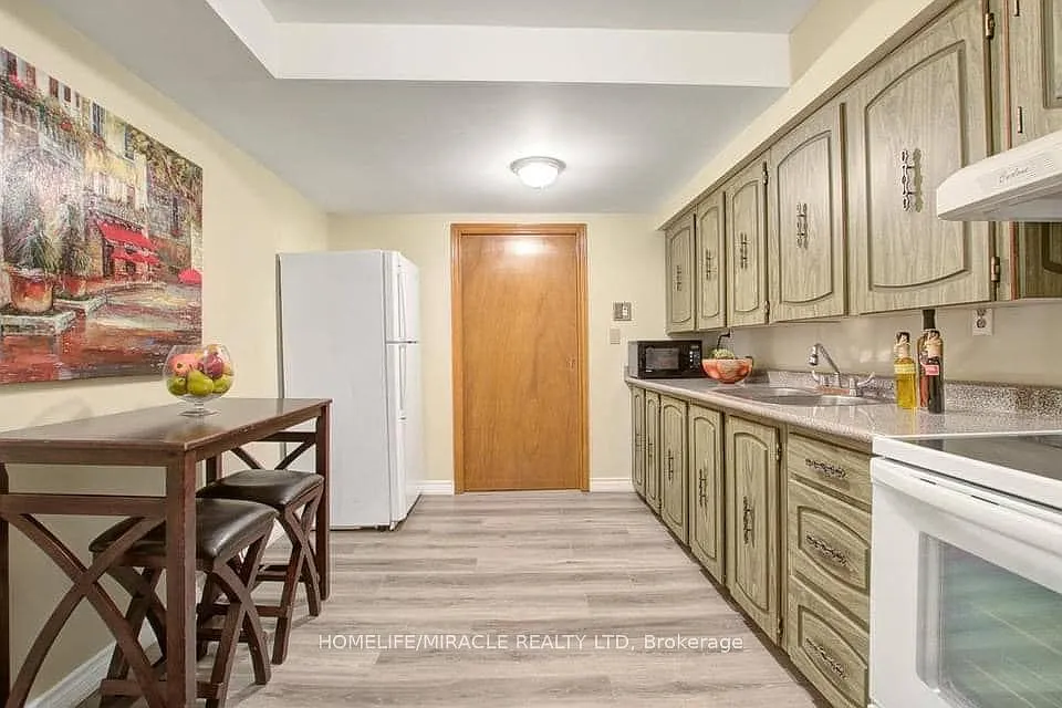 4 bed, $3,000 — Photo 2