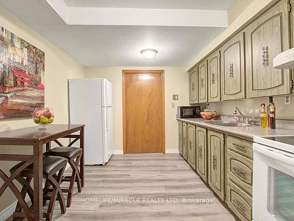 2nd image of 10 Eaglewing Ct E