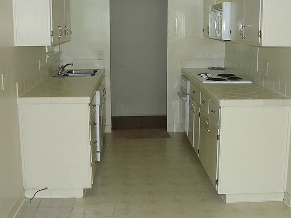 5th image of 3185 Cyrus Ave