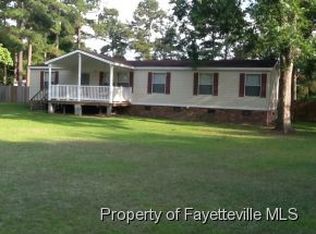 911 Smith Farm Rd, Saint Pauls, NC 28371