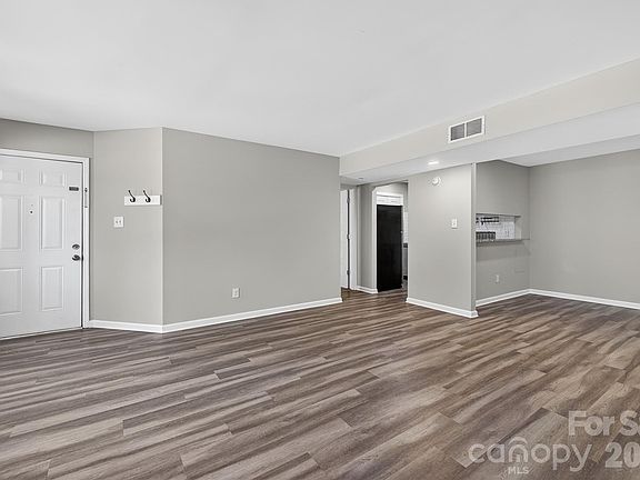 5th image of 1612 Sharon Rd W APT 67