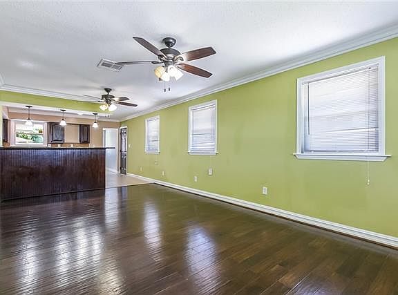 3rd image of 3505 Plaza Dr
