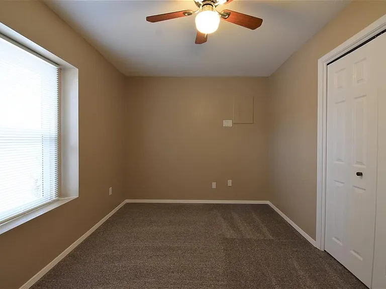 1389 Lindberg Ave — Photo 2