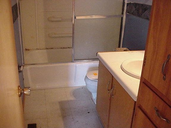4th image of 1700 W 17th St