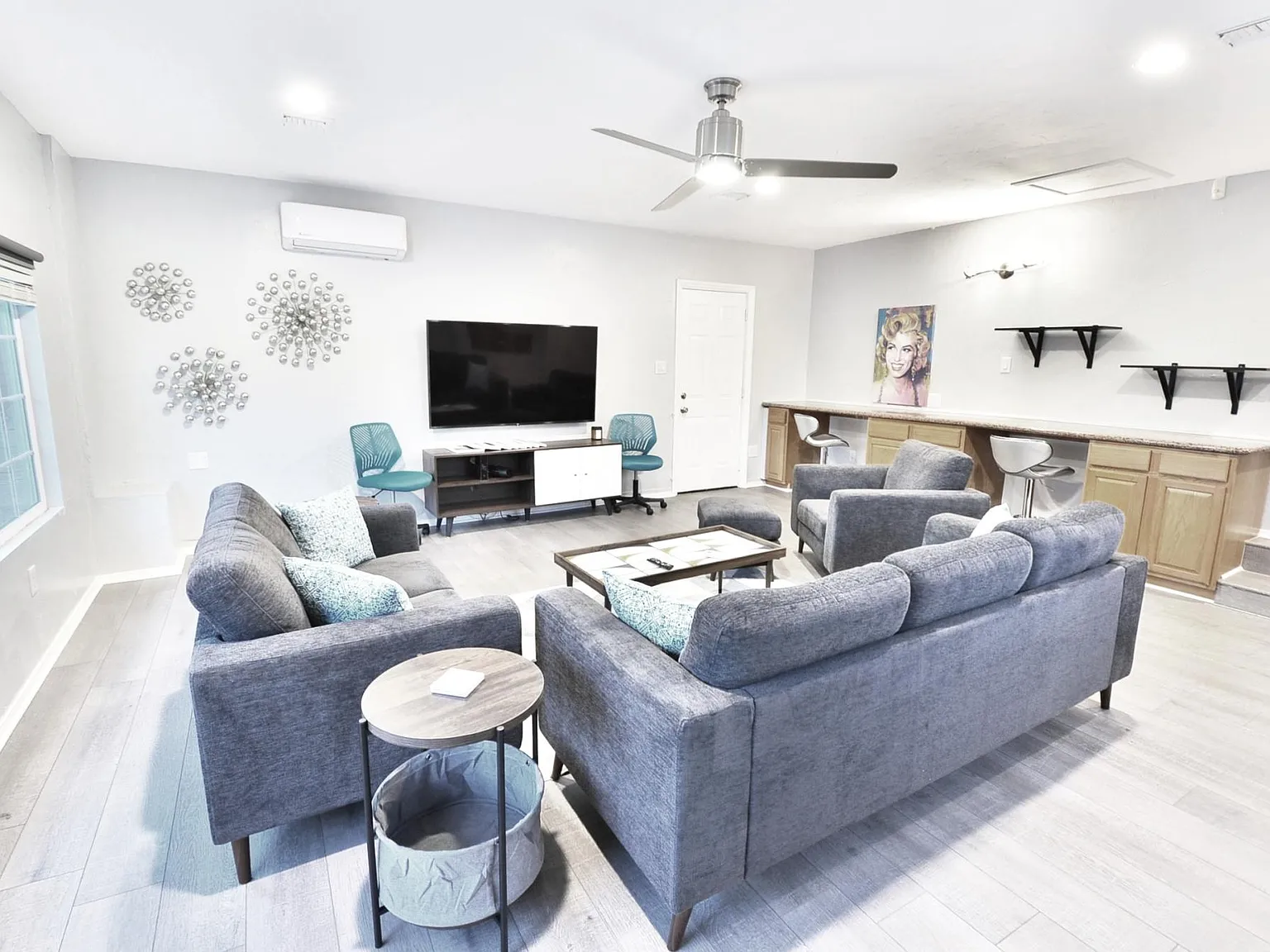 2070 Jason Ct — Photo 1