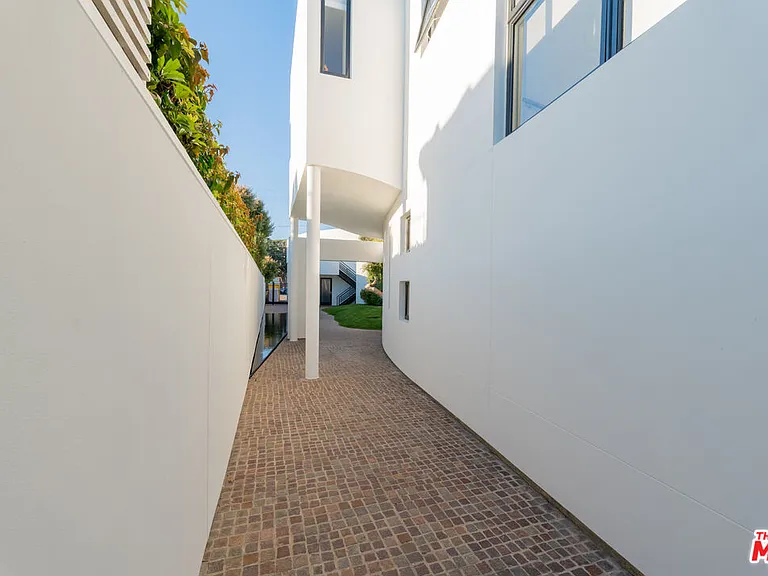 23754 Malibu Rd — Photo 20