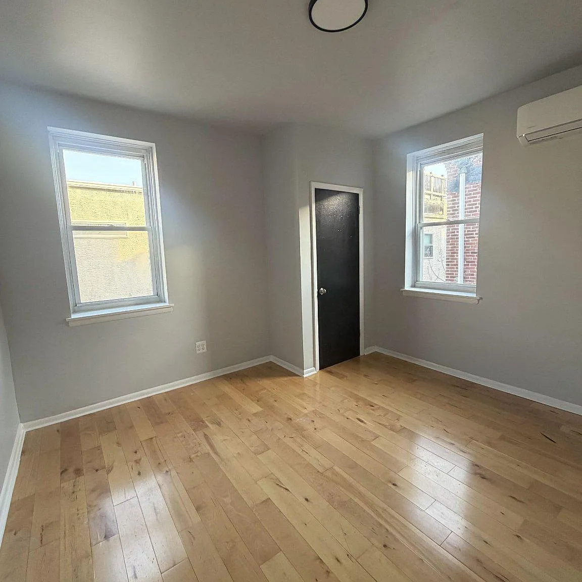 3 bed, 1.0 bath, 750 sqft, $2,150 — Photo 1