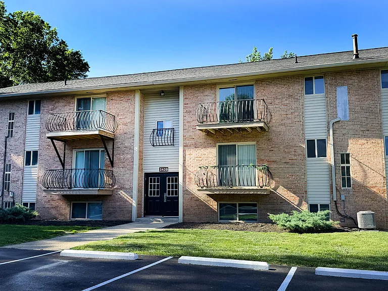 Crown Crossing Apartments — Photo 92
