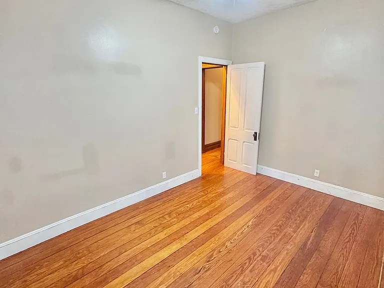 342 N 8th St — Photo 11
