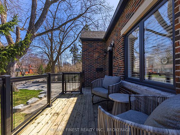 5th image of 258 College St