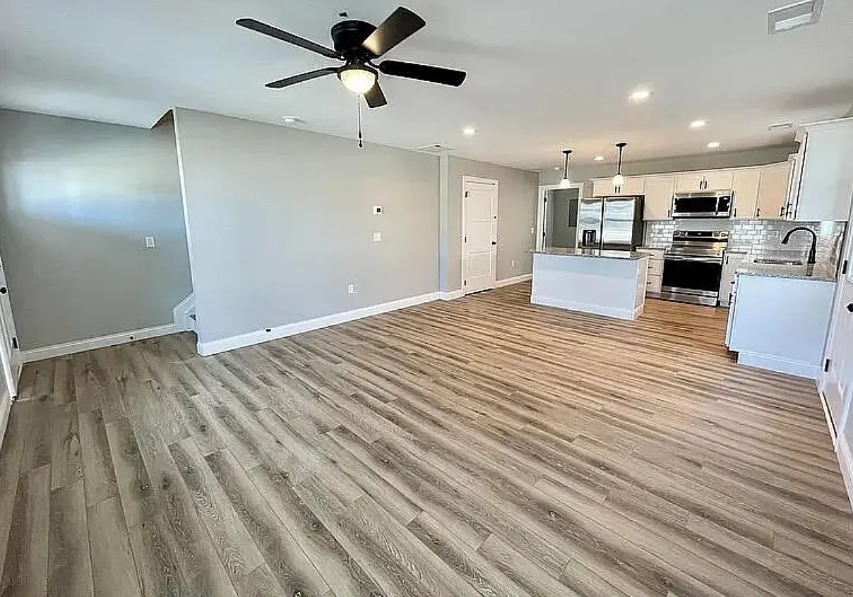 3 bed, 1650 sqft, $1,995 — Photo 3