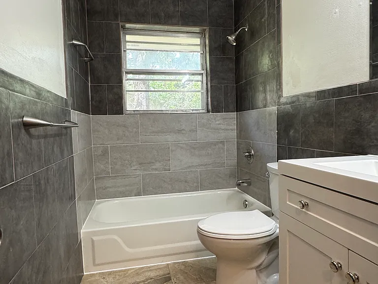 10 La Vista Dr — Photo 8