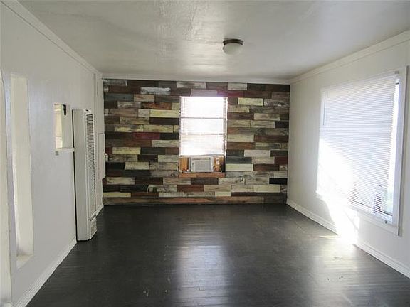 4th image of 1114 E McKinney St
