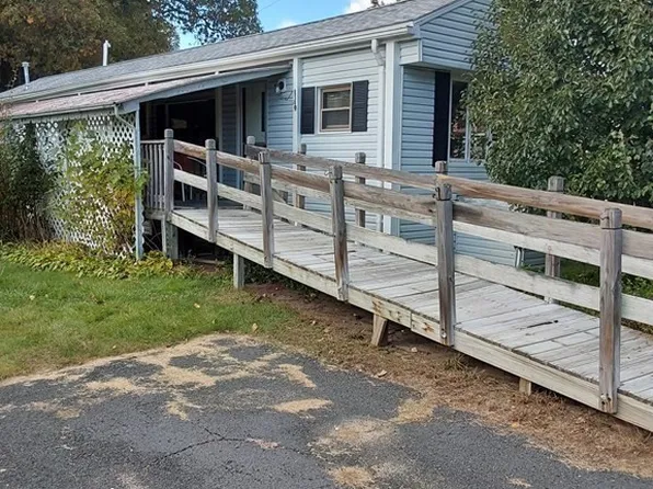 221 North St #9, Ware, MA 01082