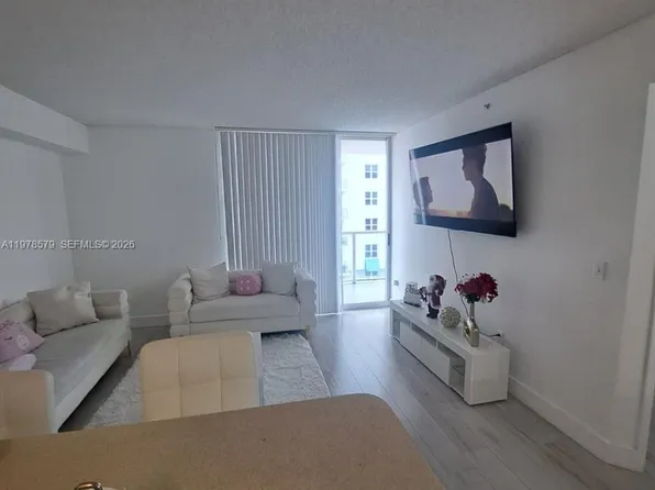 5077 NW 7th St APT 912, Miami, FL 33126