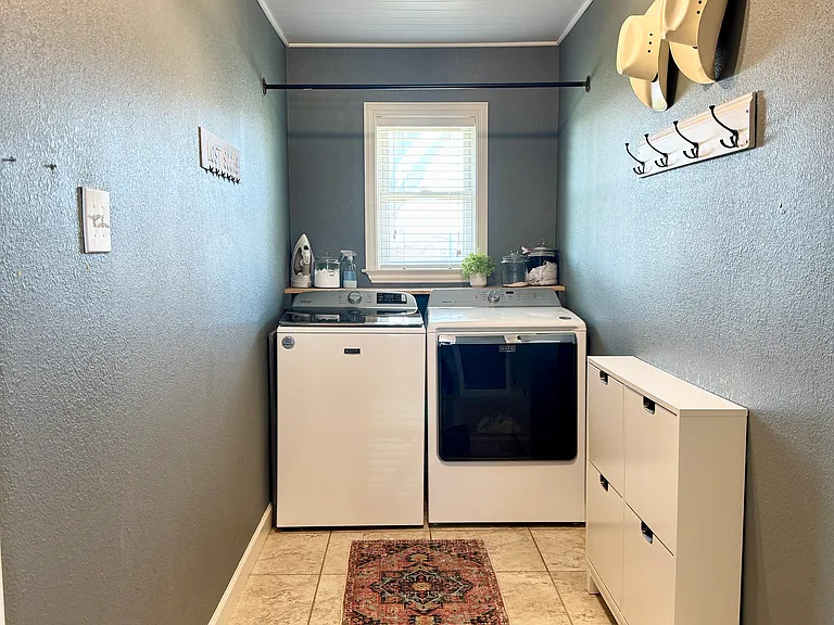 880 Estelle Ln — Photo 13