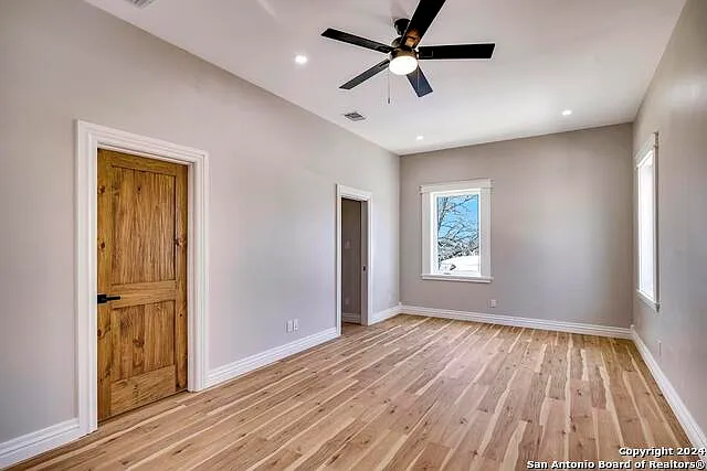 111 Stoney Hls — Photo 32