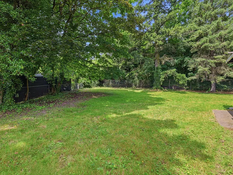 913 84th St SE — Photo 44