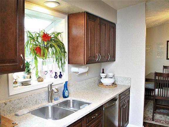 4th image of 13427 E Wellesley Ave