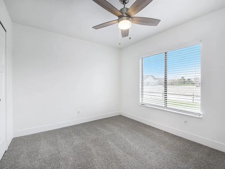 Byron Lakes Apartments — Photo 30