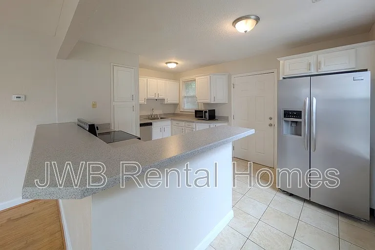 1377 Ingleside Ave #B — Photo 2