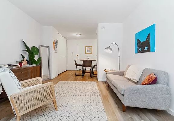 2nd image of 300 E 40th St APT 3A