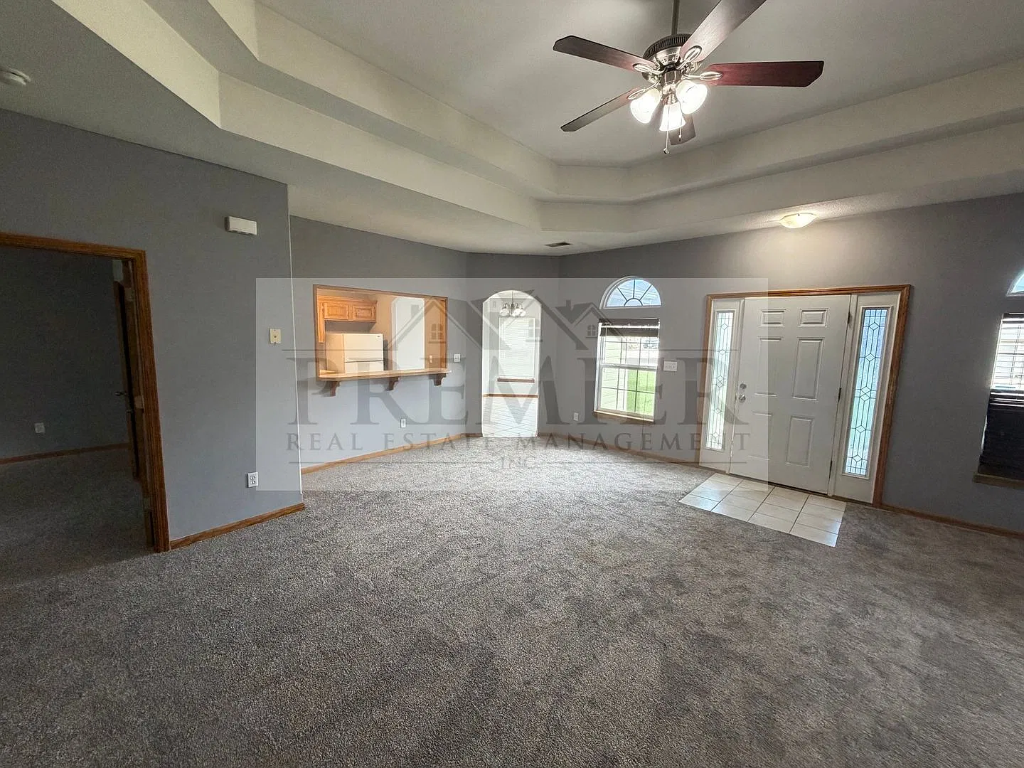 Spacious 2 bedroom/ 1.5 bath home with garage! 420 N Savage Ct Independence MO - Rent $1370 — Photo 1