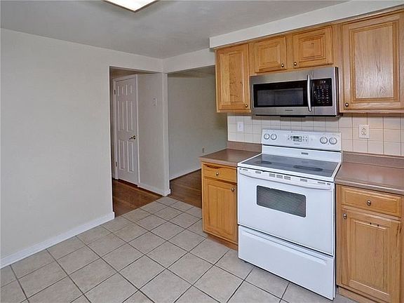 5th image of 626 Thomas Richard Ln