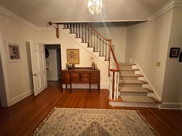 906 Crescent Cir — Photo 6