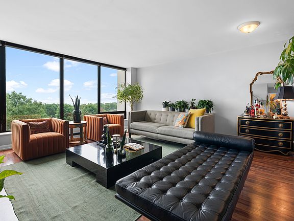 3rd image of 5445 N Sheridan Rd APT 804