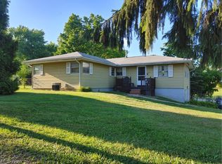 4765 Overlook Dr, Geneva, OH 44041