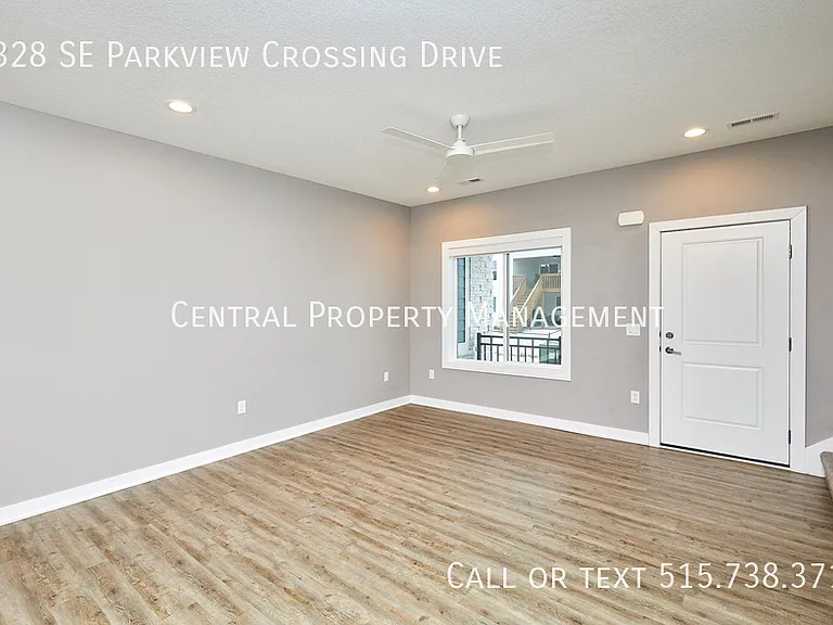 2328 SE Parkview Crossing Dr — Photo 3